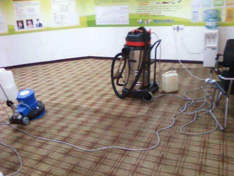 青島保潔公司地毯清洗電話13465802743